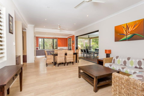 8 Ibis Court - Rainbow Shores, Swimming Pool, Walk To Beach, Executive Beach House - Accommodation Mount Tamborine 1