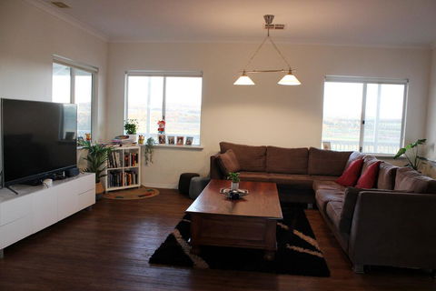 A Better Life Animal Sanctuary FarmStay - Private Two-Bedrooms, Lounge Room & Bathroom & Toilet, Shared Kitchen - Accommodation Mount Tamborine 3