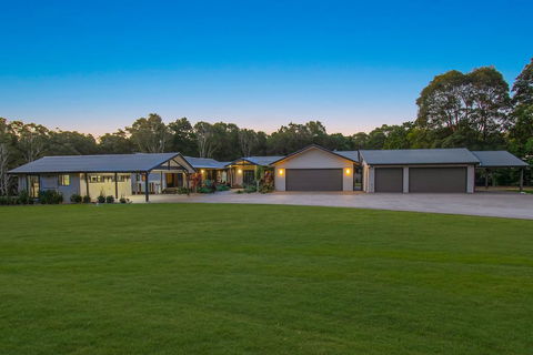 A PERFECT STAY - Lennox Unique Coastal Retreat - Accommodation Mount Tamborine 2
