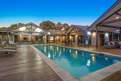 A PERFECT STAY - Lennox Unique Coastal Retreat - Accommodation Mount Tamborine 0