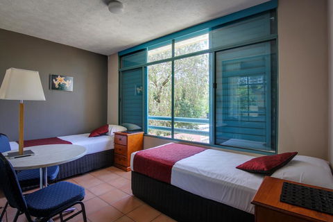 AAA Airport Albion Manor Apartments And Motel - Accommodation Mount Tamborine 1