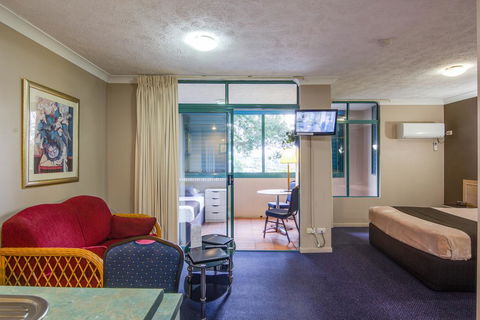 AAA Airport Albion Manor Apartments And Motel - Accommodation Mount Tamborine 3