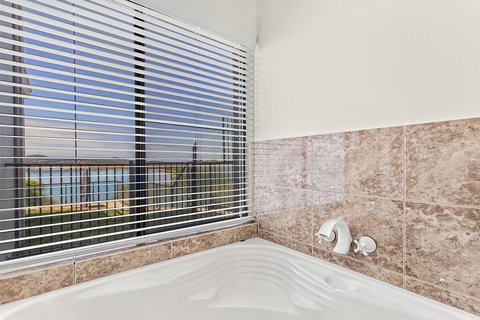 Above And Beyond - Beautiful Home With Pool - Accommodation Mount Tamborine 2