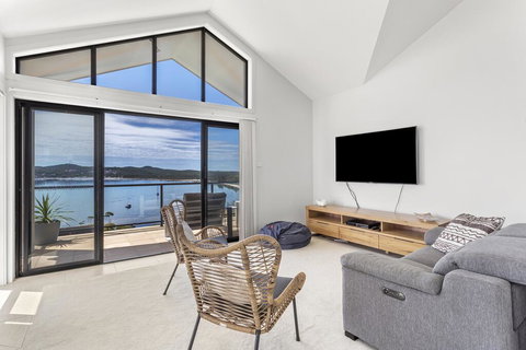 Above And Beyond - Beautiful Home With Pool - Accommodation Mount Tamborine 1