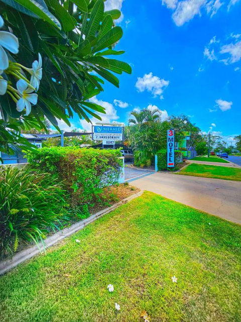 Emerald Motel Apartments - Accommodation Mount Tamborine 0