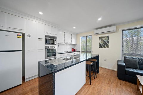 Emerald Motel Apartments - Accommodation Mount Tamborine 1