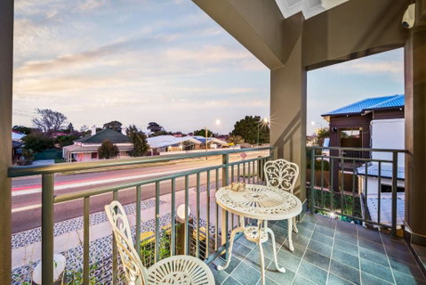 Equitice Winter Moonlight Villa - Accommodation Mount Tamborine 1