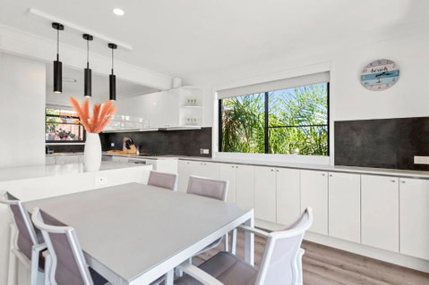 Family Retreat With Water Views At Corlette - Accommodation Mount Tamborine 4