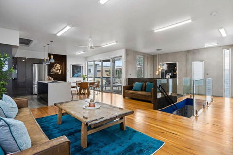 Exquisite Beachside Mansion - Accommodation Mount Tamborine 3