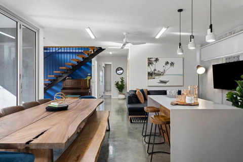 Exquisite Beachside Mansion - Accommodation Mount Tamborine 1