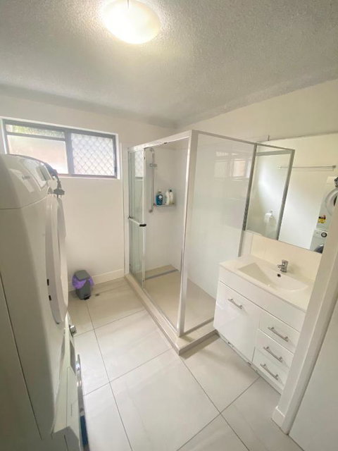 Fabulous Canal-front Unit In Mooloolaba - Accommodation Mount Tamborine 2