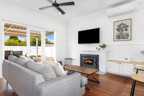 Fairbairn Family Beach Bungalow - Accommodation Mount Tamborine 4