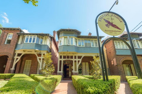 Falcon Lodge - Accommodation Mount Tamborine 0