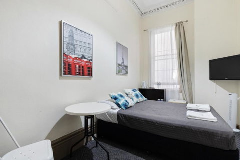 Falcon Lodge - Accommodation Mount Tamborine 1