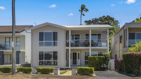 Family Beachhouse - Waterfront Ettalong Beach - Accommodation Mount Tamborine 1