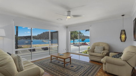 Family Beachhouse - Waterfront Ettalong Beach - Accommodation Mount Tamborine 3