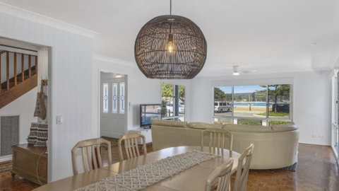 Family Beachhouse - Waterfront Ettalong Beach - Accommodation Mount Tamborine 4