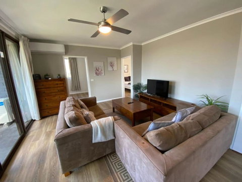 Family Friendly 4BR Townhouse Near Mt. Stromlo - Accommodation Mount Tamborine 0