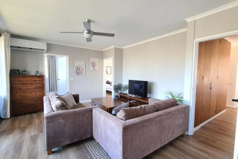 Family Friendly 4BR Townhouse Near Mt. Stromlo - Accommodation Mount Tamborine 2