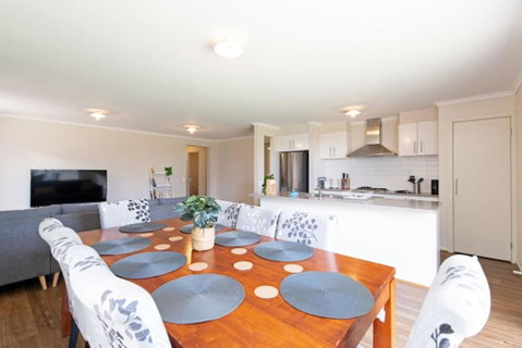 Family Home For A Fiesta - Accommodation Mount Tamborine 0
