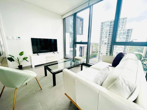 Family Residence (3 Bedrooms, Pool, Gym, Parking) - Accommodation Mount Tamborine 1