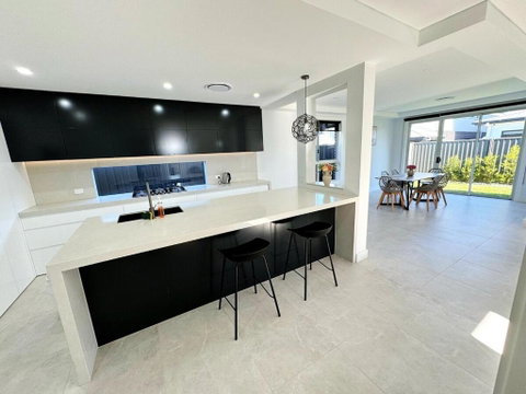 Fantastic Luxury 4 Bedroom House - Accommodation Mount Tamborine 2