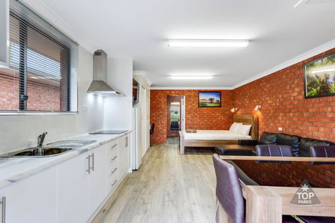 Fossicker Caravan Park - Accommodation Mount Tamborine 0