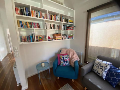 GALWAY COTTAGE - Accommodation Mount Tamborine 2