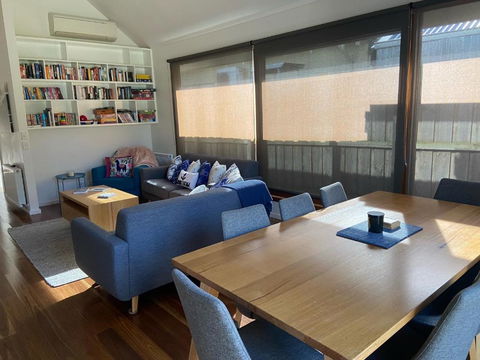 GALWAY COTTAGE - Accommodation Mount Tamborine 3