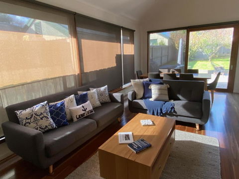 GALWAY COTTAGE - Accommodation Mount Tamborine 0