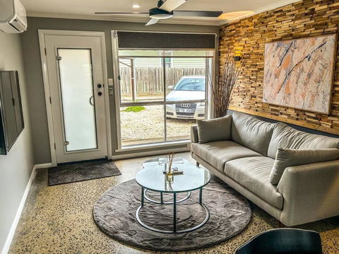 Geelong West Unit - Accommodation Mount Tamborine 2