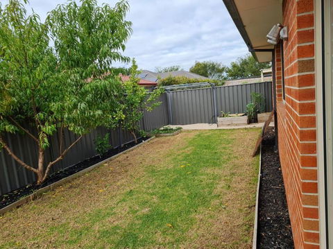 Generous 4 Bedroom Home Close To Park And Shops - Accommodation Mount Tamborine 1