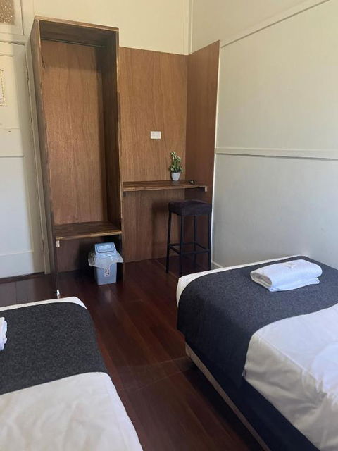 Gin Gin Budget Accommodation - Accommodation Mount Tamborine 3