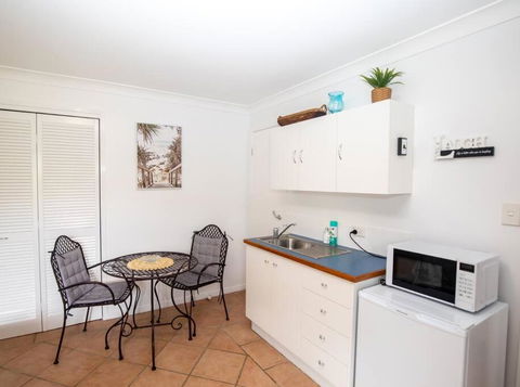 GORGEOUS STUDIO + 100M TO BEACH + POOL - Accommodation Mount Tamborine 2