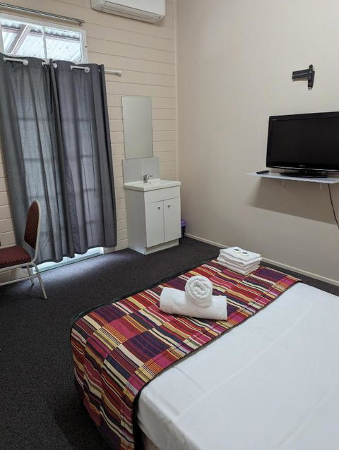 GRAND CENTRAL HOTEL PROSERPINE - Accommodation Mount Tamborine 3
