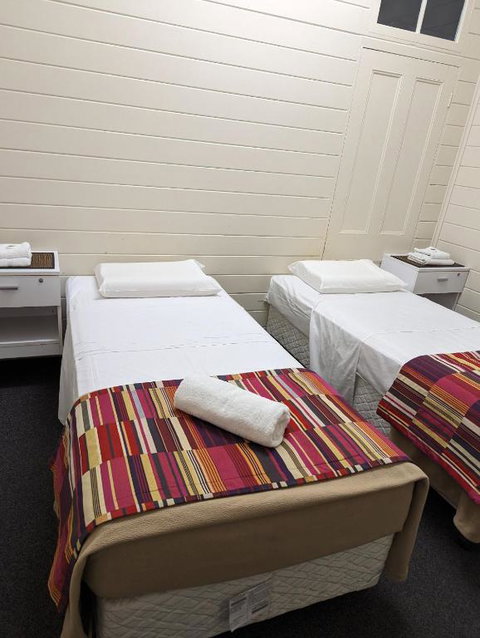 GRAND CENTRAL HOTEL PROSERPINE - Accommodation Mount Tamborine 4