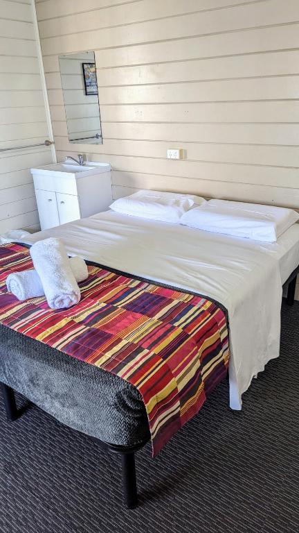 GRAND CENTRAL HOTEL PROSERPINE - Accommodation Mount Tamborine 0