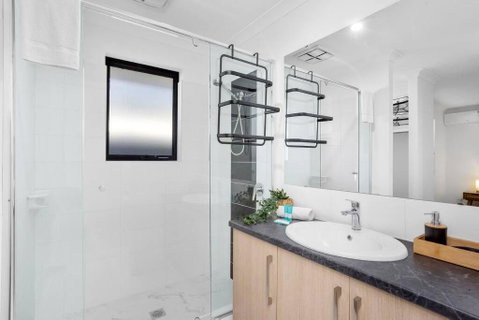 Guildford Family Hideaway - Accommodation Mount Tamborine 2