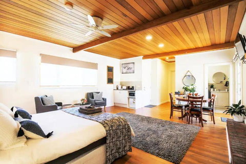 Hahndorf Lodge Pioneer Suite - Main Street Hahndorf On Site Secure Parking - Accommodation Mount Tamborine 2