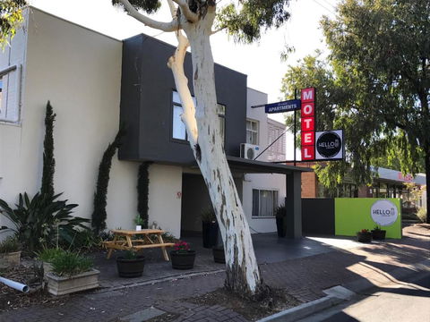 Hello Adelaide Motel And Apartments - Accommodation Mount Tamborine 0