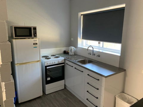 Hello Adelaide Motel And Apartments - Accommodation Mount Tamborine 3