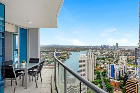 HIGH FLOOR GUARANTEE - 3 Bedroom Plus Study Apartments At Chevron Renaissance - Self Contained & Privately Managed - Wow Stay - Accommodation Mount Tamborine 3