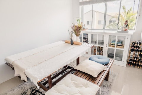 HEART OF BURLEIGH Holiday Villa - Perfect Location With Pools - Accommodation Mount Tamborine 1