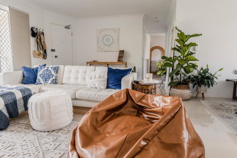 HEART OF BURLEIGH Holiday Villa - Perfect Location With Pools - Accommodation Mount Tamborine 2