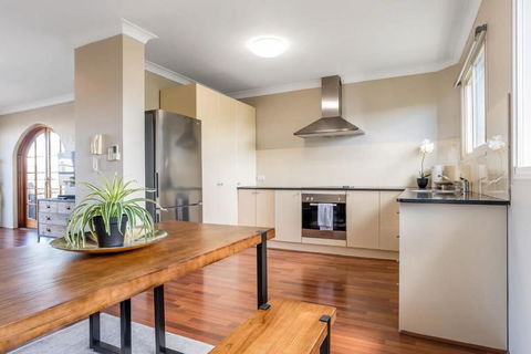 Inner City Pad Indooroopilly - Accommodation Mount Tamborine 2