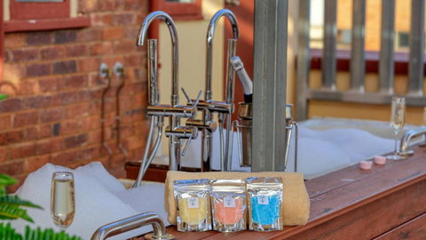 Hotel Corones - Accommodation Mount Tamborine 3