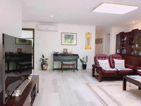 Home Away From Home-(Room1) - Accommodation Mount Tamborine 1