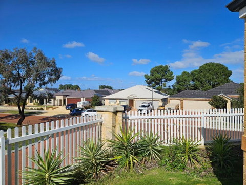 House In Ellenbrook - Accommodation Mount Tamborine 3