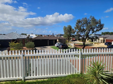 House In Ellenbrook - Accommodation Mount Tamborine 2