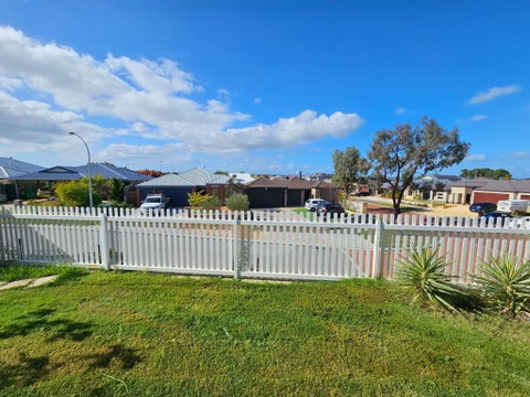 House In Ellenbrook - Accommodation Mount Tamborine 1